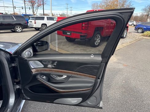 Used 2015 Mercedes-Benz S 63 AMG 4MATIC Sedan image 20