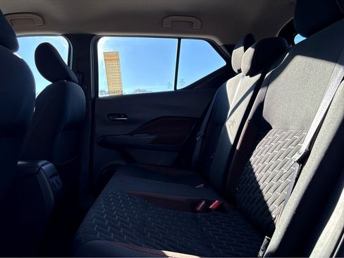 Used 2021 Nissan Kicks SR image 18