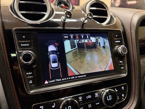 Used 2017 Bentley Bentayga AWD/4WD image 44