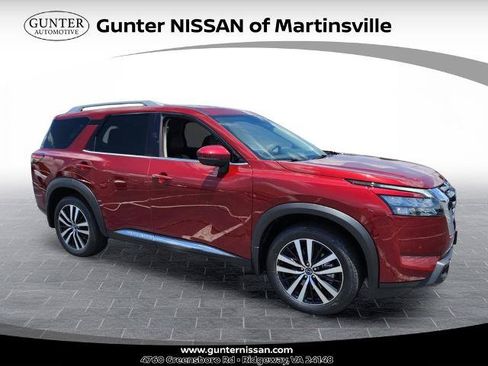 Certified 2025 Nissan Pathfinder Platinum AWD/4WD image 1