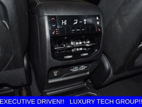 Used 2023 Jeep Grand Cherokee L Limited w/ Luxury Tech Group II AWD/4WD image 29