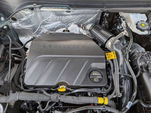 Used 2025 Chevrolet Trax LT w/ LT Convenience Package image 28