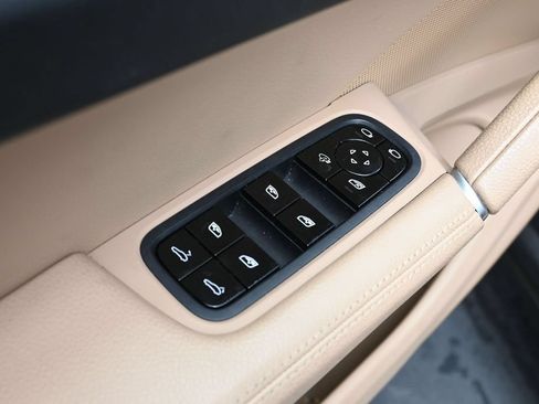 Certified 2019 Porsche Cayenne AWD/4WD image 9