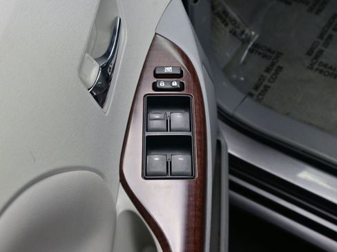 Used 2013 Toyota Sienna XLE image 10