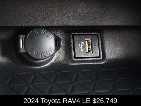 Used 2024 Toyota RAV4 LE image 39