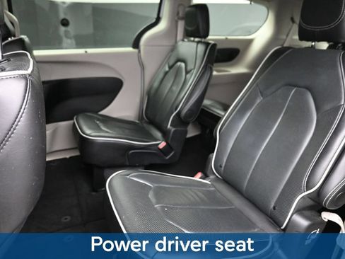 Used 2024 Chrysler Pacifica Limited FWD image 15