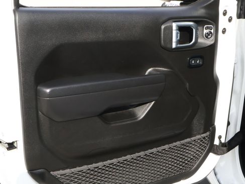 Used 2024 Jeep Wrangler Unlimited Rubicon w/ Technology Group image 15