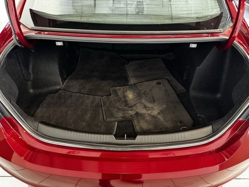 Used 2018 Chevrolet Malibu LT image 34