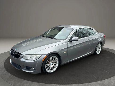 Used 2013 BMW 335i Convertible image 9