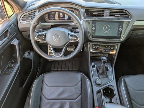 Used 2022 Volkswagen Tiguan SEL R-Line image 9