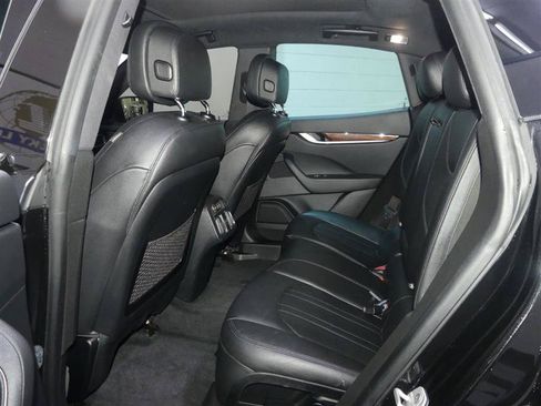 Used 2019 Maserati Levante AWD/4WD image 28