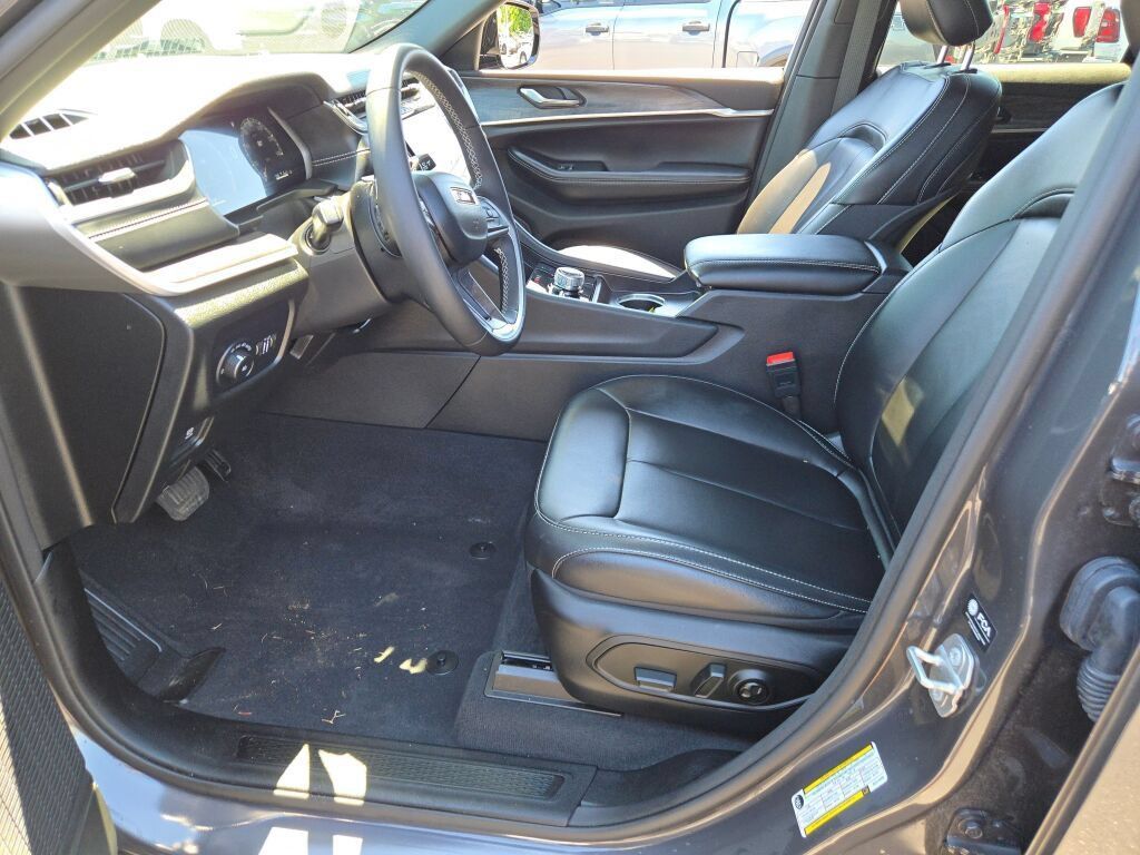 Certified 2025 Jeep Grand Cherokee Limited AWD/4WD image 26
