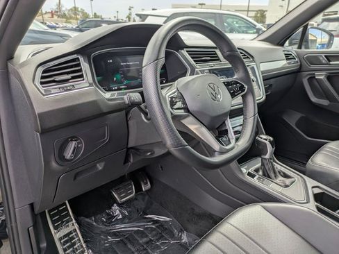 Used 2024 Volkswagen Tiguan SE R-Line FWD image 10