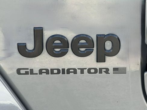 Used 2023 Jeep Gladiator Sport AWD/4WD image 12