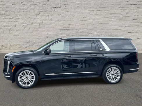 Used 2025 Cadillac Escalade ESV Premium Luxury AWD/4WD image 2