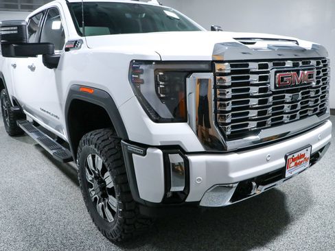 Used 2024 GMC Sierra 2500 Denali w/ Denali Reserve Package AWD/4WD image 5