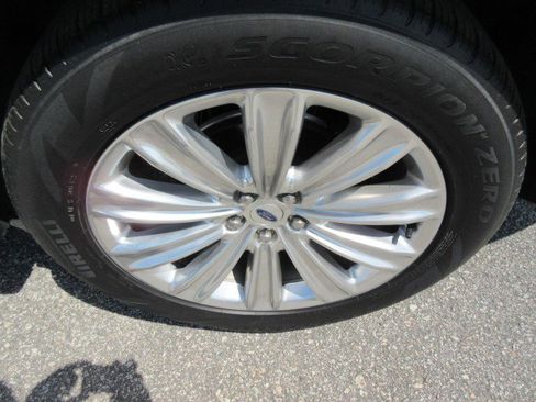 Used 2022 Ford Explorer Limited w/ Equipment Group 301A image 10