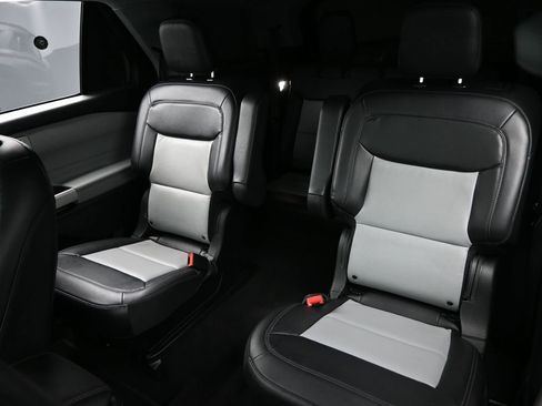 Used 2022 Ford Explorer XLT w/ Equipment Group 202A image 24