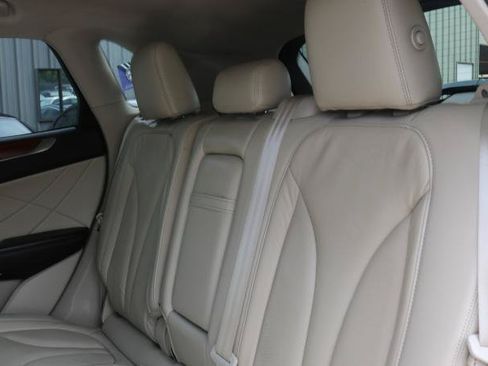 Used 2017 Lincoln MKC Select w/ Lincoln MKC Climate Package FWD image 18