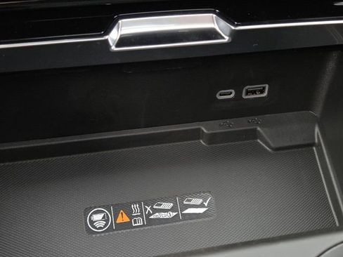 New 2026 GMC Yukon XL AT4 Ultimate w/ LPO, Illumination Package AWD/4WD image 8