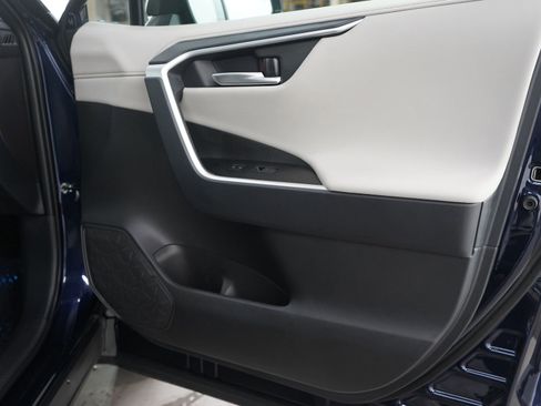 Used 2025 Toyota RAV4 Limited image 9