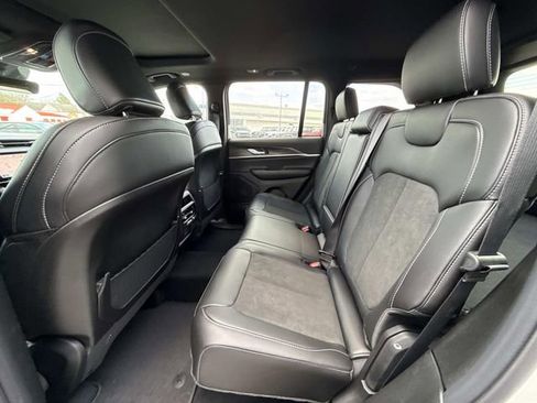 New 2026 Jeep Grand Cherokee Altitude AWD/4WD image 20