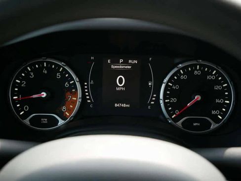 Used 2016 Jeep Renegade Sport w/ Power & Air Group image 19