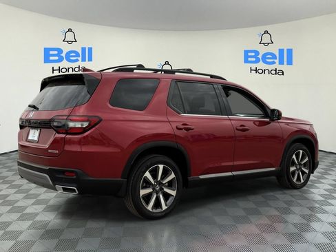 Certified 2025 Honda Pilot Touring image 4