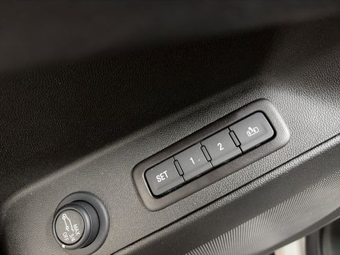 Used 2022 Chevrolet Equinox Premier AWD/4WD image 26