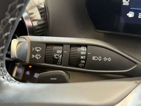 Used 2025 Chevrolet Equinox LT FWD image 32