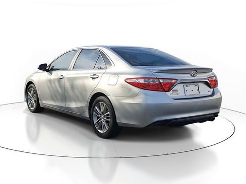 Used 2015 Toyota Camry SE image 4