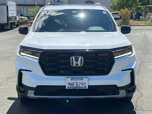 Used 2025 Honda Pilot TrailSport image 7