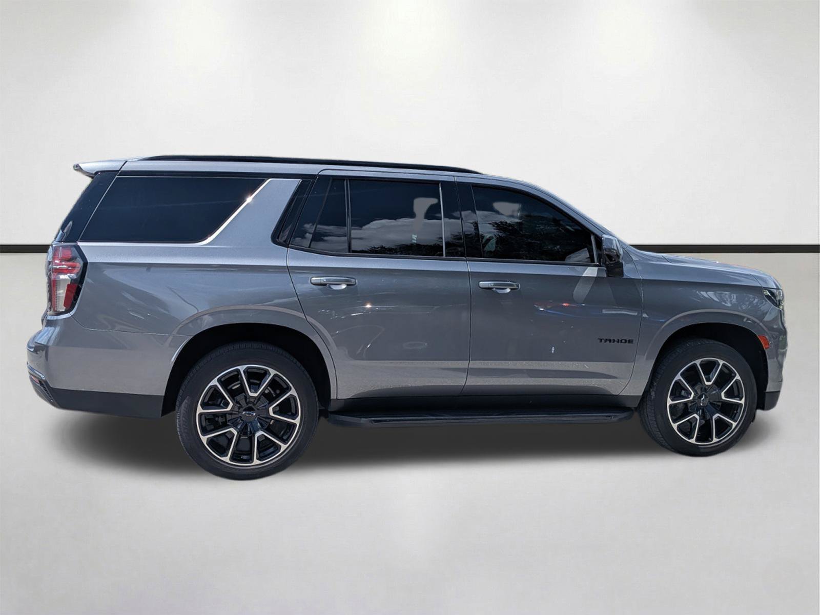 Used 2022 Chevrolet Tahoe RST w/ Luxury Package RWD image 3