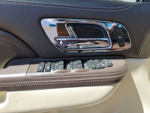Used 2013 Cadillac Escalade ESV Platinum AWD/4WD image 11