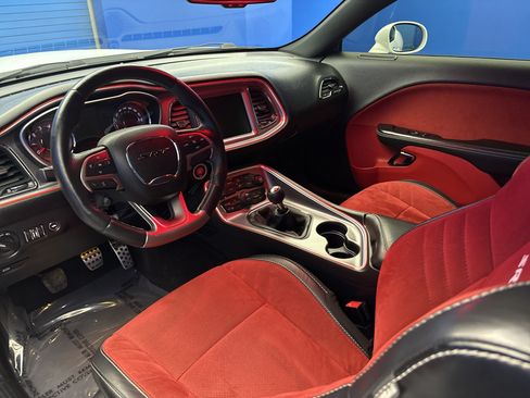 Used 2016 Dodge Challenger SRT Hellcat RWD image 11