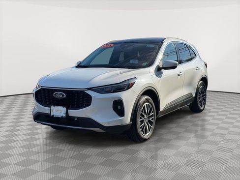 Used 2025 Ford Escape SE w/ PHEV Premium Package image 3