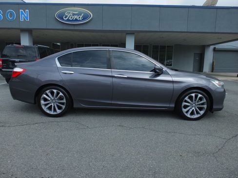 Used 2015 Honda Accord Sport image 2