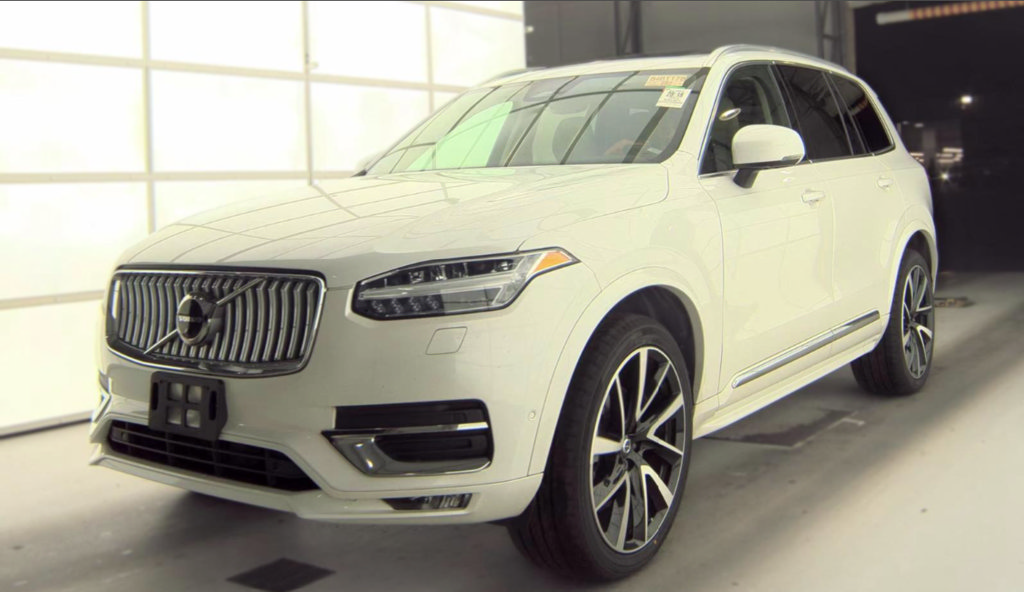 Used 2025 Volvo XC90 T8 Plus w/ Protection Package Premier AWD/4WD image 17