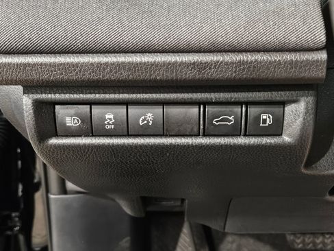 Used 2025 Toyota Camry LE image 25