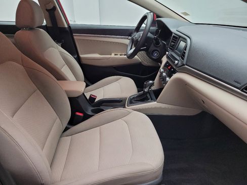 Used 2020 Hyundai Elantra SE w/ Winter Weather Package FWD image 21
