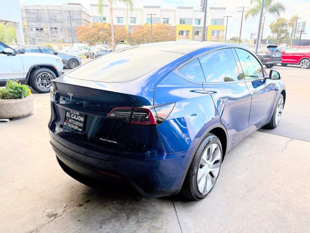 Used 2024 Tesla Model Y Long Range AWD/4WD image 13