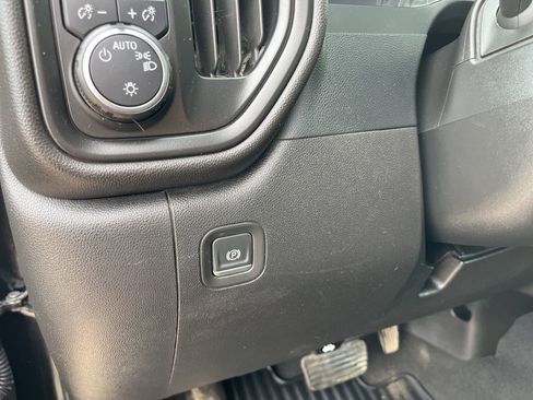 Used 2023 Chevrolet Silverado 1500 Custom image 15