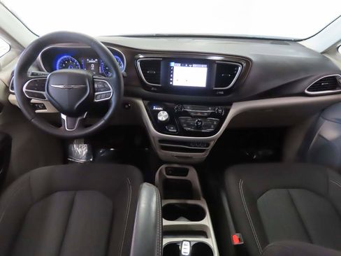 Used 2022 Chrysler Voyager LX image 13