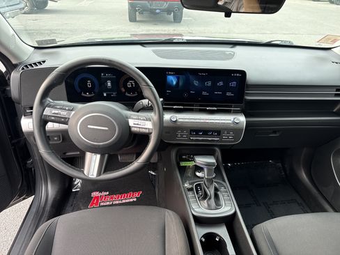 Used 2025 Hyundai Kona SEL AWD/4WD image 14