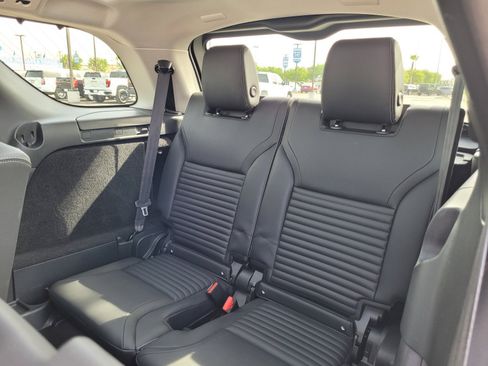 Used 2024 Land Rover Discovery S AWD/4WD image 13