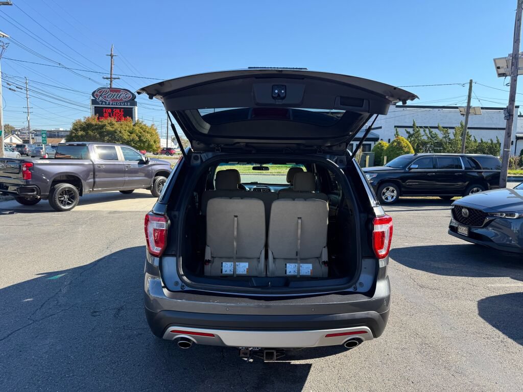 Used 2017 Ford Explorer XLT FWD image 29