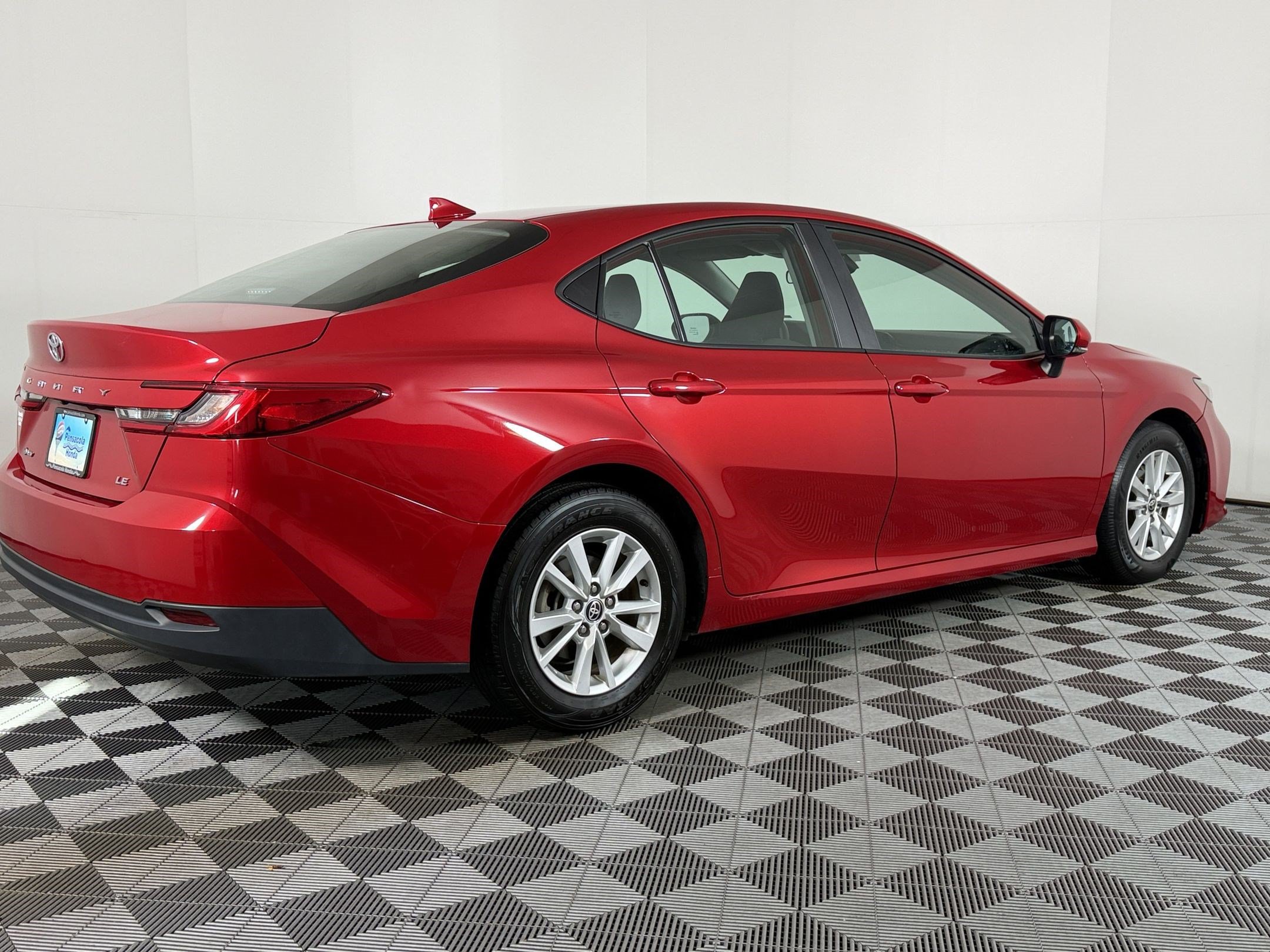 Used 2025 Toyota Camry LE FWD image 7