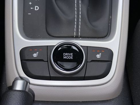 Used 2026 Hyundai Venue SEL FWD image 9