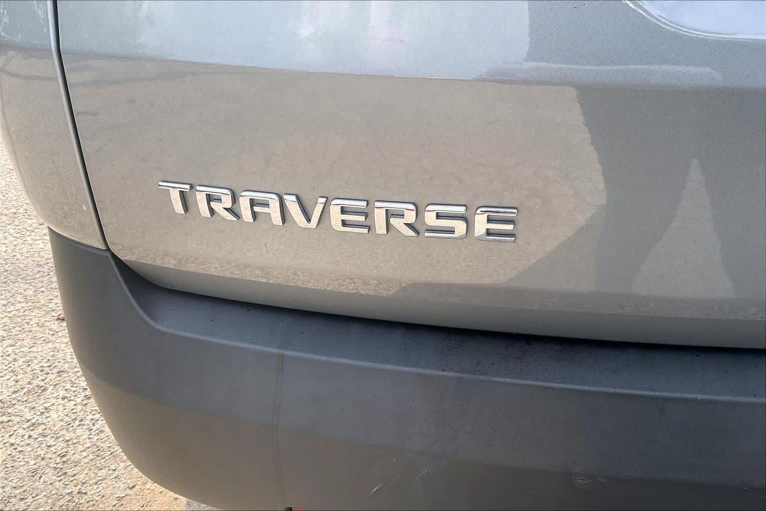 Used 2023 Chevrolet Traverse LS w/ Safety Package FWD image 10