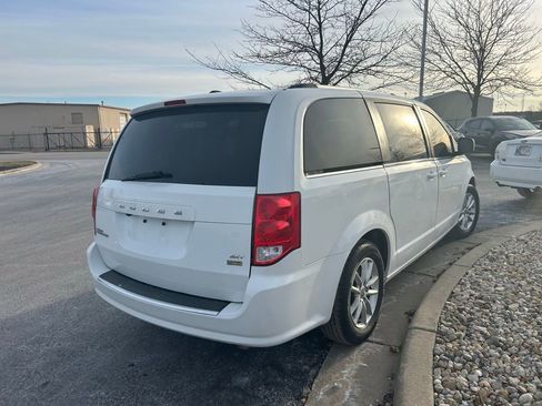 Used 2018 Dodge Grand Caravan SXT image 4